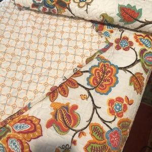Coverlet with 2 pillow shams